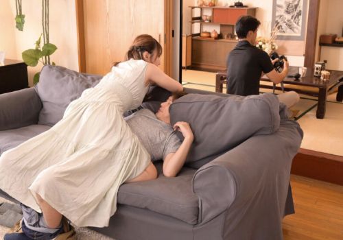 Chị dâu dâm đãng thích lén lút làm tình với em chồng