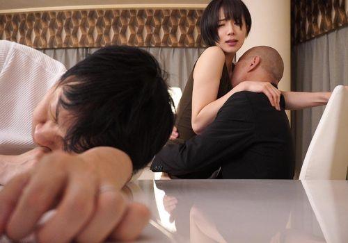 Vợ ngoan lén làm tình với sếp giúp chồng thăng tiến