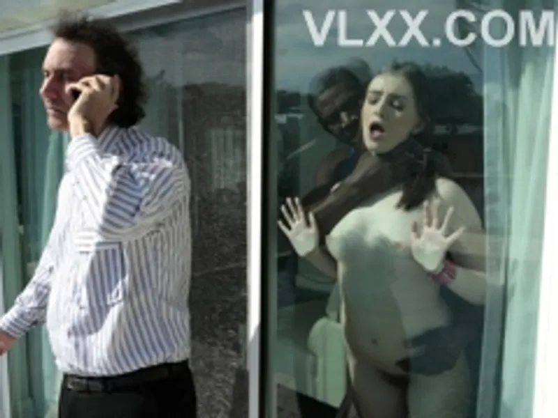 Dẫn anh bồ da đen về nhà chơi rồi địt nhau trước mặt ba mình